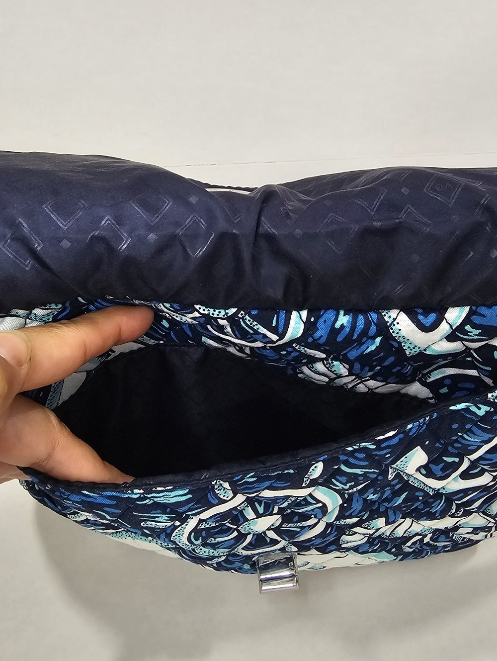 Vera Bradley Blue Navy & Light Blue Nautical Crossbody Bag - Picture 3 of 6